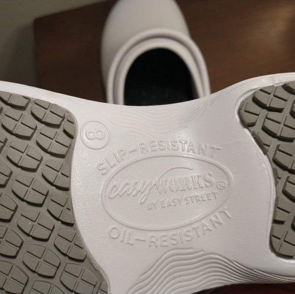 Easy work by easy Street Women Slip on Resistant, Oil Resistant Whit Shoe Size8 - Picture 8 of 13